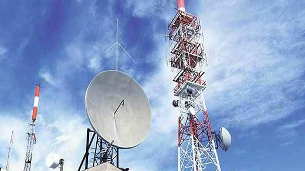 मोबाइल यूजर्स के लिए अच्छी खबर, इसी साल शुरू हो सकती है 5G सेवा, ट्रायल के लिए 13 कंपनियों को मंजूरी मोबाइल यूजर्स के लिए अच्छी खबर, इसी साल शुरू हो सकती है 5G सेवा, ट्रायल के लिए 13 कंपनियों को मंजूरी