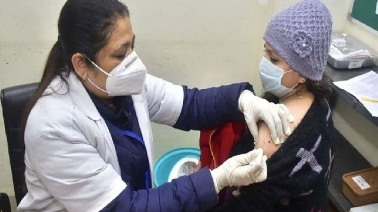 युवाओं के लिए बेहद खास दिन: MP में शुरू 18+ के लोगों का वैक्सिनेशन, लगवाने से पहले पढ़ें यह गाइडलाइन युवाओं के लिए बेहद खास दिन: MP में शुरू 18+ के लोगों का वैक्सिनेशन, लगवाने से पहले पढ़ें यह गाइडलाइन