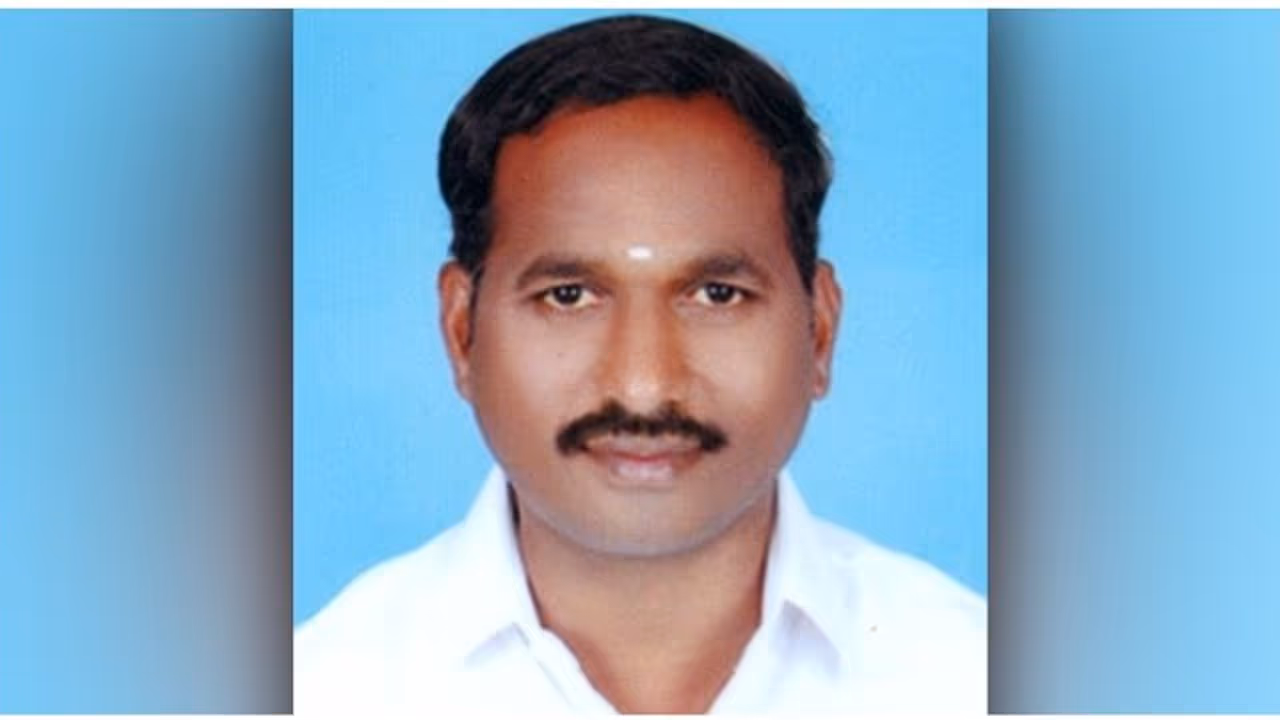 எடப்பாடிக்கு சவால் விட்டு அதிமுக வேட்பாளரை தோற்கடித்த சுயேட்சை... ஈகோவால் பறிபோன சேந்தமங்கலம்..! எடப்பாடிக்கு சவால் விட்டு அதிமுக வேட்பாளரை தோற்கடித்த சுயேட்சை... ஈகோவால் பறிபோன சேந்தமங்கலம்..!