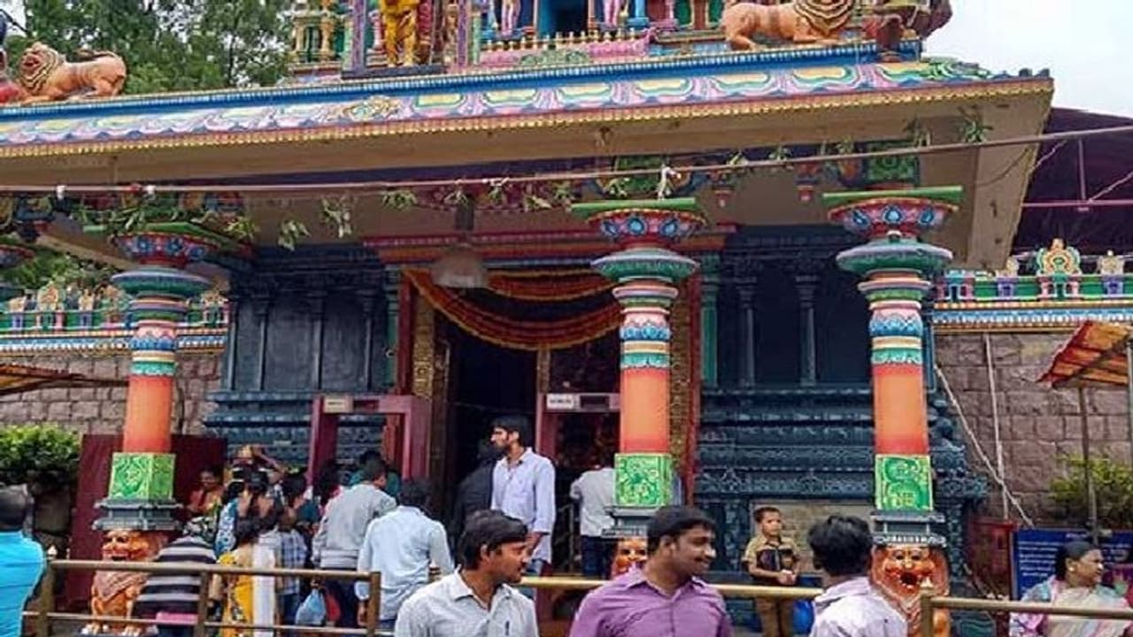 ಹೆಚ್ಚು ಆದಾಯ ದೇಗುಲ ಸೇವೆಗಳು ಇನ್ಮುಂದೆ ಬ್ಯಾಂಕ್ ಮೂಲಕ..! ಹೆಚ್ಚು ಆದಾಯ ದೇಗುಲ ಸೇವೆಗಳು ಇನ್ಮುಂದೆ ಬ್ಯಾಂಕ್ ಮೂಲಕ..!