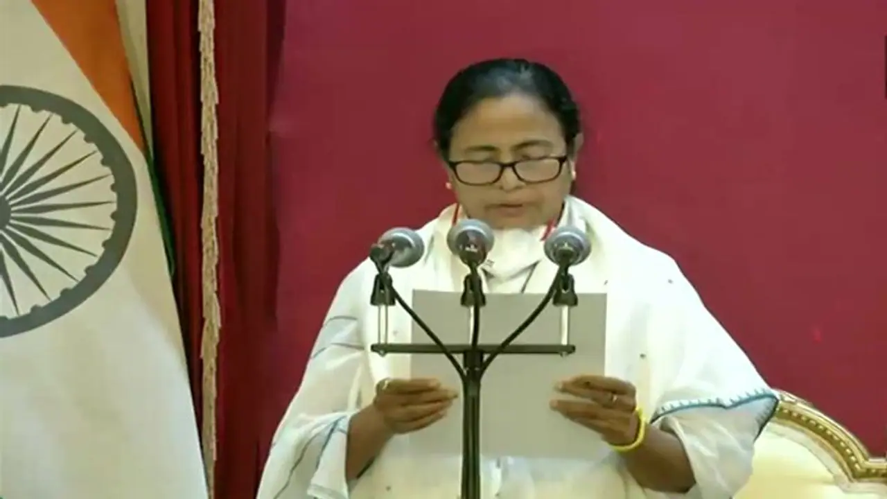 ஆளுநரால் எச்சரிக்கப்பட்டாரா மம்தா பானர்ஜி.. பதவியேற்பு விழா மேடையில் பரபரப்பு. ஆளுநரால் எச்சரிக்கப்பட்டாரா மம்தா பானர்ஜி.. பதவியேற்பு விழா மேடையில் பரபரப்பு.