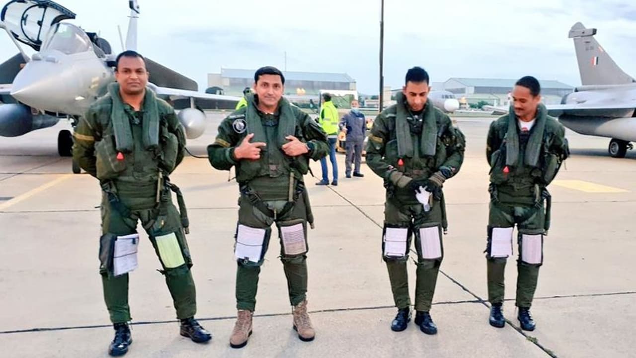 ಫ್ರಾನ್ಸ್ನಿಂದ ಭಾರತದತ್ತ ಹಾರಾಟ ಆರಂಭಿಸಿದ 3 ರಾಫೆಲ್ ಯುದ್ಧವಿಮಾನ! ಫ್ರಾನ್ಸ್ನಿಂದ ಭಾರತದತ್ತ ಹಾರಾಟ ಆರಂಭಿಸಿದ 3 ರಾಫೆಲ್ ಯುದ್ಧವಿಮಾನ!