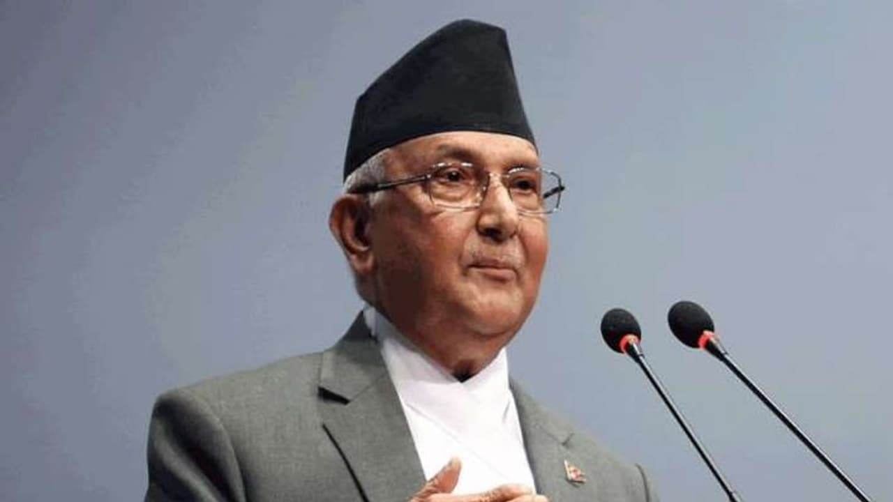 अल्पमत में आई नेपाल की ओली सरकार, प्रचंड की पार्टी माओवादी सेंटर ने वापस लिया समर्थन अल्पमत में आई नेपाल की ओली सरकार, प्रचंड की पार्टी माओवादी सेंटर ने वापस लिया समर्थन