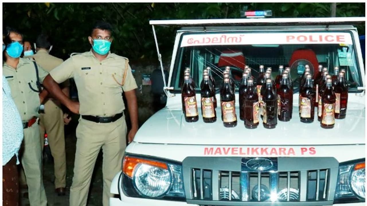 വില്പ്പനക്കായി സൂക്ഷിച്ച 39 ലിറ്റര് വിദേശമദ്യവുമായി യുവാവ് പിടിയില് വില്പ്പനക്കായി സൂക്ഷിച്ച 39 ലിറ്റര് വിദേശമദ്യവുമായി യുവാവ് പിടിയില്