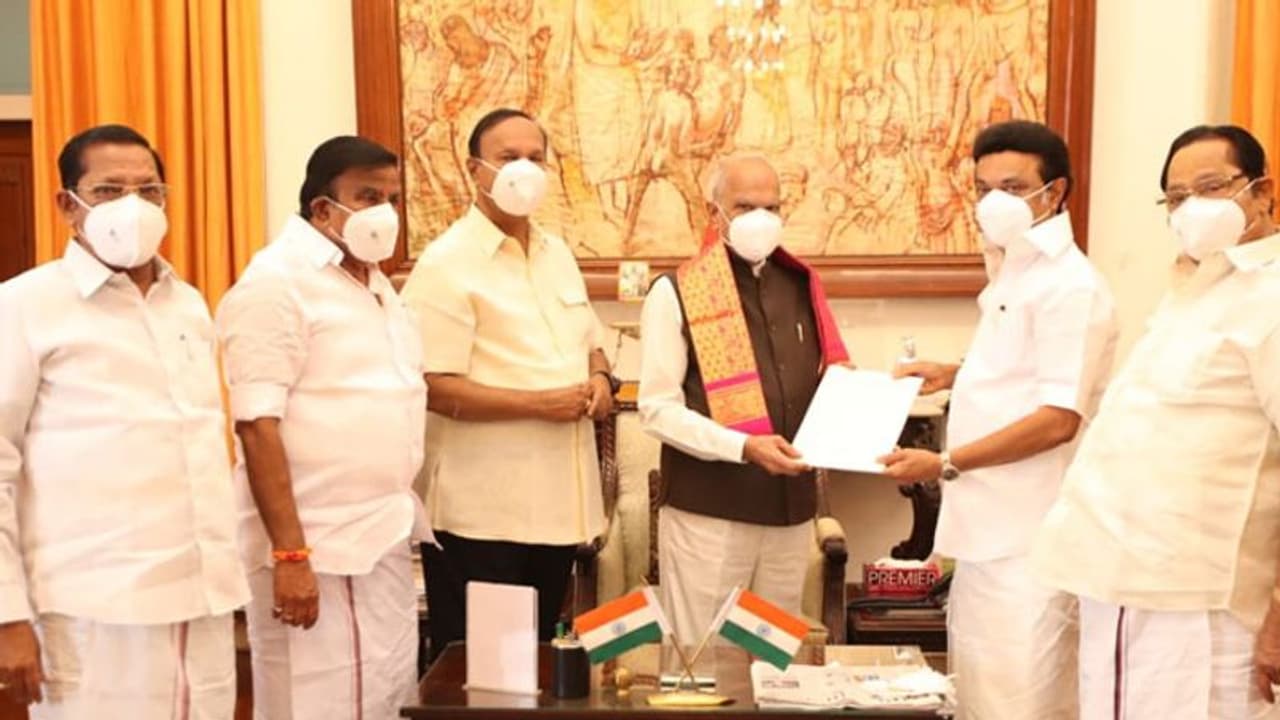 ಸಿಎಂ ಆಗಿ ಸ್ಟಾಲಿನ್.. ಸಂಪುಟದಲ್ಲಿ ಗಾಂಧಿ..ನೆಹರು ಸಹ ಇದ್ದಾರೆ!