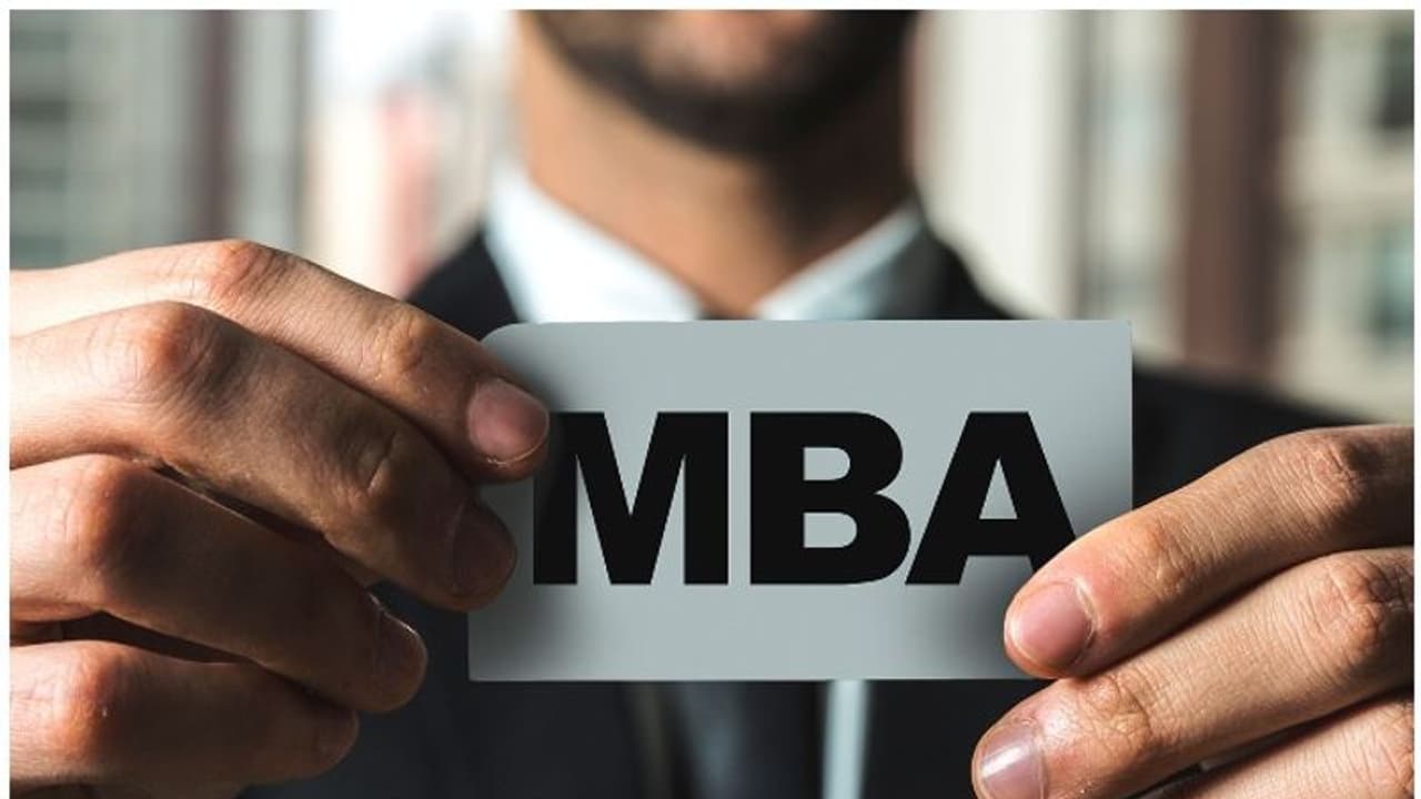 എംബിഎ പഠിച്ചിട്ടും കാര്യമില്ല: സ്ത്രീകൾക്ക് കിട്ടുന്ന വേതനം പുരുഷന്മാരേക്കാൾ കുറവെന്ന് പഠനം എംബിഎ പഠിച്ചിട്ടും കാര്യമില്ല: സ്ത്രീകൾക്ക് കിട്ടുന്ന വേതനം പുരുഷന്മാരേക്കാൾ കുറവെന്ന് പഠനം