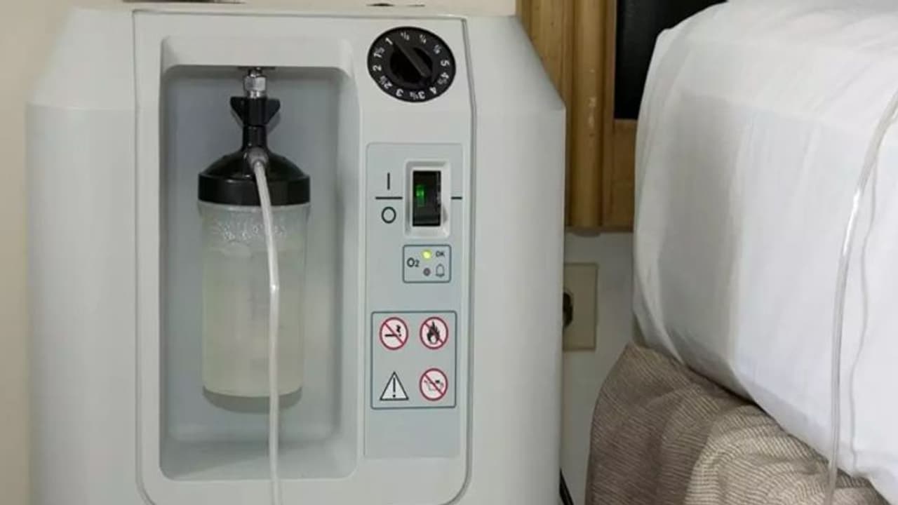 ఫోన్ చేస్తే చాలు... ఆక్సిజన్ కాన్సన్ట్రేటర్ హోం డెలివరీ: కేజ్రీవాల్ వినూత్న ప్రయోగం ఫోన్ చేస్తే చాలు... ఆక్సిజన్ కాన్సన్ట్రేటర్ హోం డెలివరీ: కేజ్రీవాల్ వినూత్న ప్రయోగం