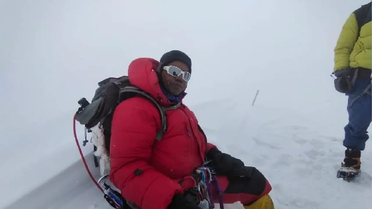 এভারেস্ট বেস ক্যাম্পে কোভিড কে ধোঁকা দিয়ে চার শৃঙ্গে দেবাশিস, পালকে জুড়ল আমাদাবলাম জয় এভারেস্ট বেস ক্যাম্পে কোভিড কে ধোঁকা দিয়ে চার শৃঙ্গে দেবাশিস, পালকে জুড়ল আমাদাবলাম জয়