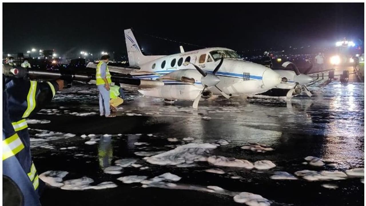 టేకాఫ్ అయిన కొద్ది క్షణాల్లో ఊడిన ఫ్లైట్ టైర్: సురక్షితంగా విమానం ల్యాండింగ్ టేకాఫ్ అయిన కొద్ది క్షణాల్లో ఊడిన ఫ్లైట్ టైర్: సురక్షితంగా విమానం ల్యాండింగ్