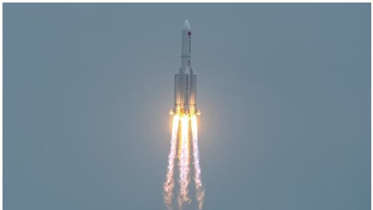 ആ റോക്കറ്റ് ശനിയാഴ്ച ഭൂമിയില് വീഴും; ചങ്കിടിപ്പോടെ ലോകം, മൗനം പാലിച്ച് ചൈന.! ആ റോക്കറ്റ് ശനിയാഴ്ച ഭൂമിയില് വീഴും; ചങ്കിടിപ്പോടെ ലോകം, മൗനം പാലിച്ച് ചൈന.!