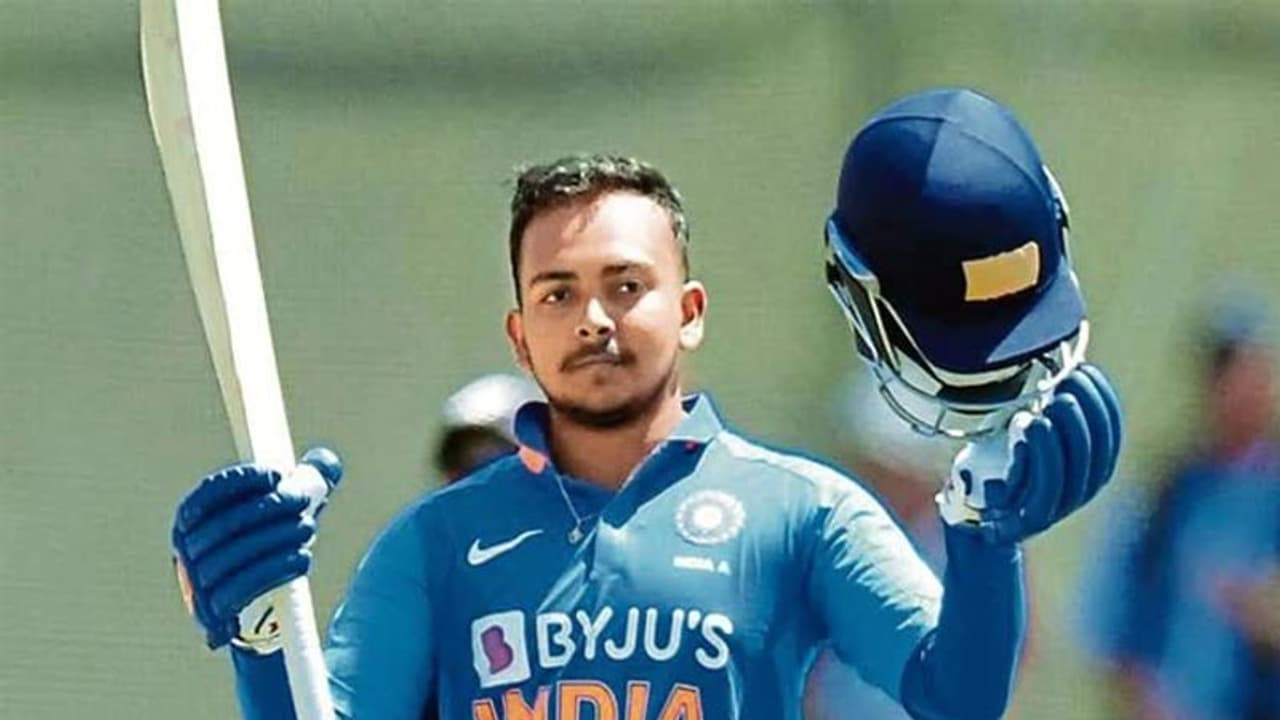 రికార్డుల దుమ్ము దులిపిన పృథ్వీ షా.. రంజీ ట్రోఫీలో ట్రిపుల్ సెంచరీతో సెలక్టర్లకు  స్ట్రాంగ్ మెసేజ్ 
