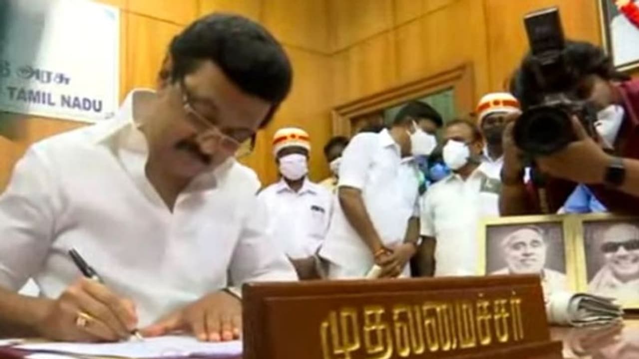 ক্ষমতায় এসেই বড় ঘোষণা তামিলনাড়ুর মুখ্যমন্ত্রীর, করোনায় মাসে ৪ হাজার ভাতা