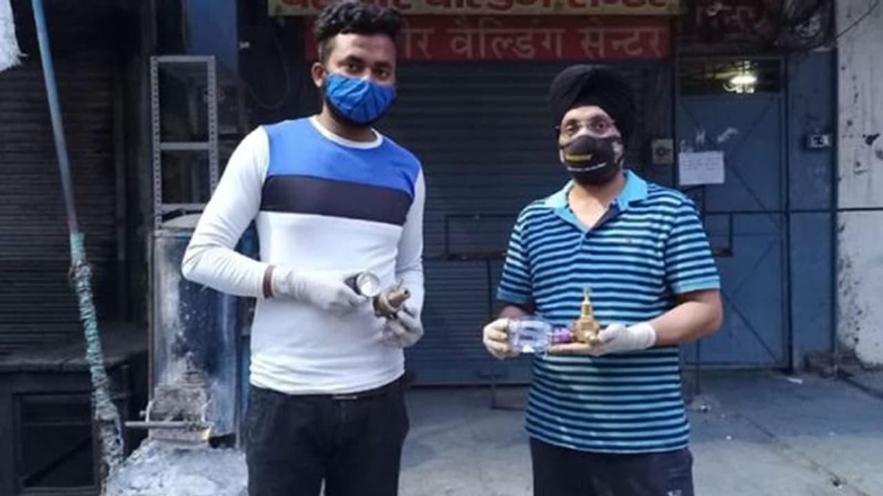 Covid 19: Baljit Singh is giving oximeters free of cost to those who can’t afford it Covid 19: Baljit Singh is giving oximeters free of cost to those who can’t afford it