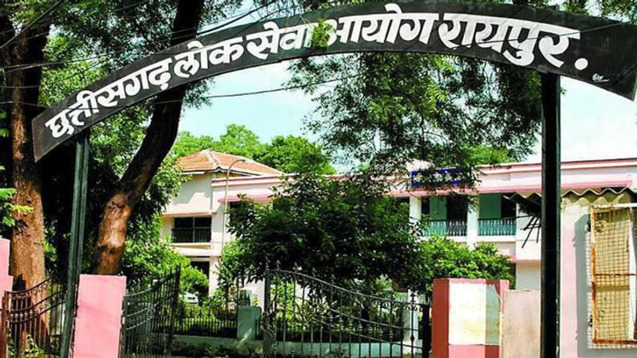 CGPSC: छत्तीसगढ़ लोक सेवा आयोग में निकली बंपर भर्तियां, जानें कौन कर सकता है अप्लाई