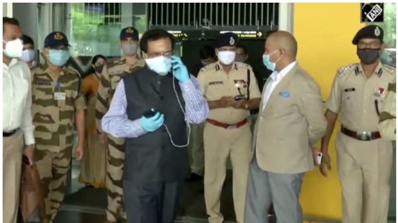 കേന്ദ്രസംഘത്തിന്റെ ബംഗാൾ സന്ദർശനം പൂർത്തിയായി; നാലംഗ സമിതി ഉടൻ ആഭ്യന്തരമന്ത്രാലയത്തിന് റിപ്പോർട്ട് നൽകും കേന്ദ്രസംഘത്തിന്റെ ബംഗാൾ സന്ദർശനം പൂർത്തിയായി; നാലംഗ സമിതി ഉടൻ ആഭ്യന്തരമന്ത്രാലയത്തിന് റിപ്പോർട്ട് നൽകും