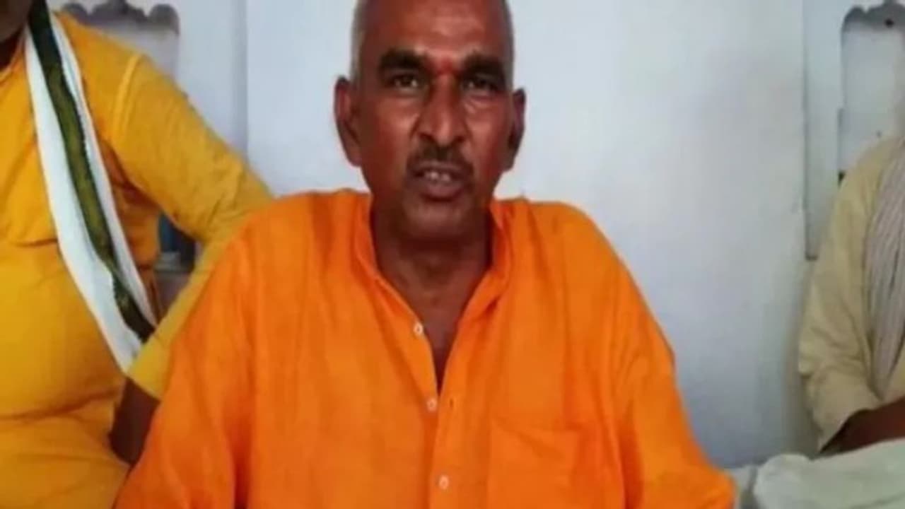 കൊവിഡ് വ്യാപനം തടയാൻ ഗോമൂത്രം കുടിക്കാൻ ആഹ്വാനം ചെയ്ത് ബിജെപി എംഎൽഎ കൊവിഡ് വ്യാപനം തടയാൻ ഗോമൂത്രം കുടിക്കാൻ ആഹ്വാനം ചെയ്ത് ബിജെപി എംഎൽഎ