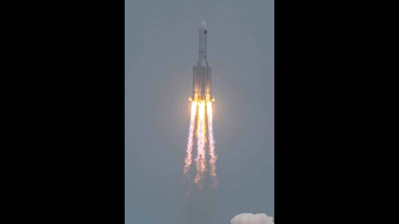 ചൈനീസ് റോക്കറ്റിനെ വെടിവെച്ചിടില്ലെന്ന് യുഎസ്; ഇന്നു രാത്രിയില് ഭൂമിയില് വീണേക്കും, ആശങ്കയൊഴിയാതെ ലോകം ചൈനീസ് റോക്കറ്റിനെ വെടിവെച്ചിടില്ലെന്ന് യുഎസ്; ഇന്നു രാത്രിയില് ഭൂമിയില് വീണേക്കും, ആശങ്കയൊഴിയാതെ ലോകം