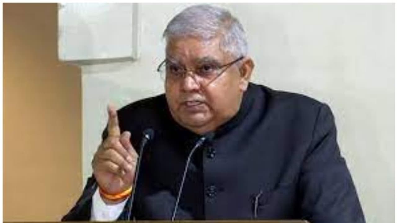 ബംഗാൾ സംഘർഷം: ഗവര്ണറെ കാണാന് വിസമ്മതിച്ച് ചീഫ് സെക്രട്ടറി; ജനാധിപത്യ വിരുദ്ധമെന്ന് ഗവർണർ ബംഗാൾ സംഘർഷം: ഗവര്ണറെ കാണാന് വിസമ്മതിച്ച് ചീഫ് സെക്രട്ടറി; ജനാധിപത്യ വിരുദ്ധമെന്ന് ഗവർണർ