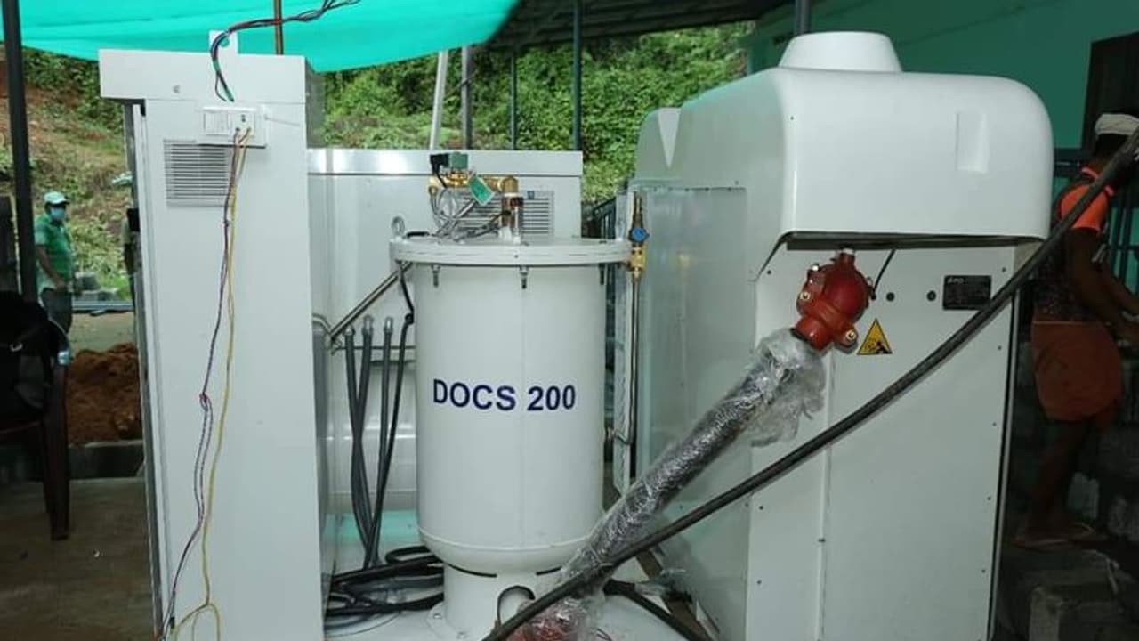 ఆక్సిజన్పై ఏపీ సర్కార్ ఫోకస్.. ప్లాంట్ల నిర్మాణానికి భారీగా నిధులు, ప్రత్యేకాధికారి నియామకం ఆక్సిజన్పై ఏపీ సర్కార్ ఫోకస్.. ప్లాంట్ల నిర్మాణానికి భారీగా నిధులు, ప్రత్యేకాధికారి నియామకం