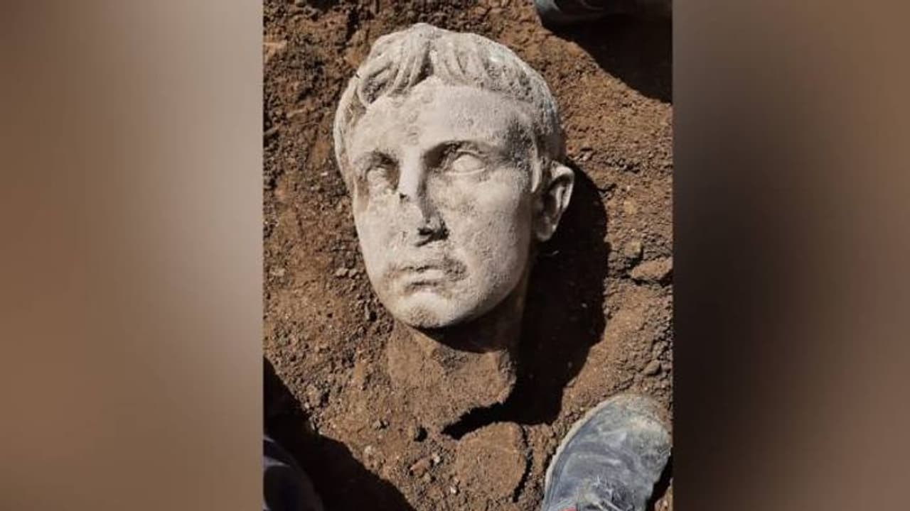 അഗസ്റ്റസിന്റെ 2000 വർഷം പഴക്കമുള്ള പ്രതിമയുടെ തല കണ്ടെത്തി, പ്രധാന കണ്ടെത്തലെന്ന് ഗവേഷകർ അഗസ്റ്റസിന്റെ 2000 വർഷം പഴക്കമുള്ള പ്രതിമയുടെ തല കണ്ടെത്തി, പ്രധാന കണ്ടെത്തലെന്ന് ഗവേഷകർ