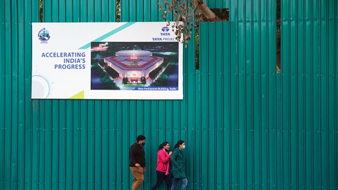 Central Vista Politics: Hardeep Singh Puri takes Congress to a trip down memory lane Central Vista Politics: Hardeep Singh Puri takes Congress to a trip down memory lane