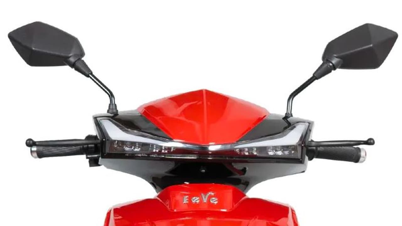 Electric Scooter Fire Accident: சார்ஜ் ஏற்றும் போது விபரீதம்... கொளுந்து விட்டு எரிந்த எலெக்ட்ரிக் ஸ்கூட்டர்! Electric Scooter Fire Accident: சார்ஜ் ஏற்றும் போது விபரீதம்... கொளுந்து விட்டு எரிந்த எலெக்ட்ரிக் ஸ்கூட்டர்!