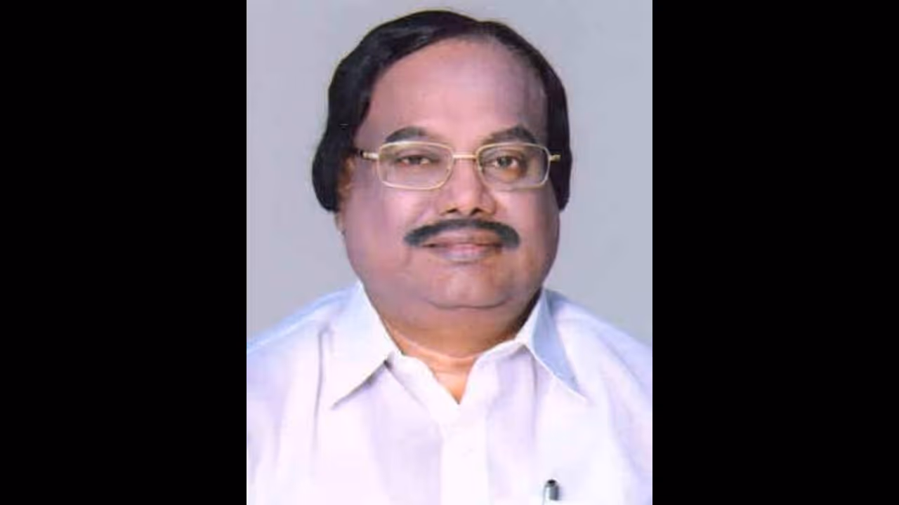 தமிழக அமைச்சராக ஆகியிருக்க வேண்டியவர்... தற்காலிக சபாநாயகரானார்...! தமிழக அமைச்சராக ஆகியிருக்க வேண்டியவர்... தற்காலிக சபாநாயகரானார்...!