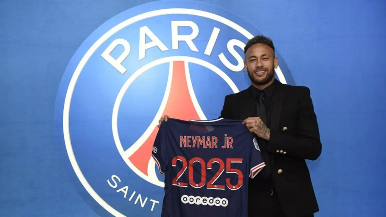 Neymar signs new Paris Saint Germain deal until 2025