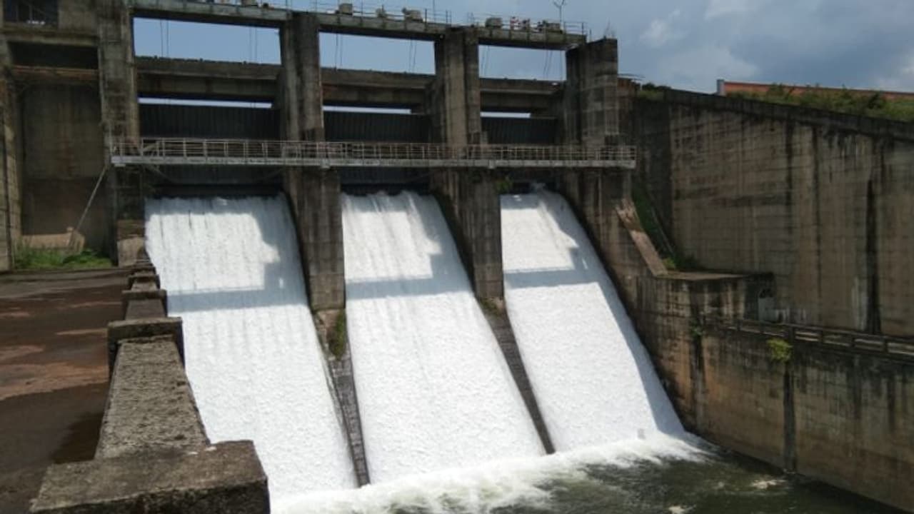 ജാഗ്രത പാലിക്കാന് നിര്ദേശം; കാരാപ്പുഴ അണക്കെട്ടിന്റെ മൂന്ന് ഷട്ടറുകള് 17ന് തുറക്കും ജാഗ്രത പാലിക്കാന് നിര്ദേശം; കാരാപ്പുഴ അണക്കെട്ടിന്റെ മൂന്ന് ഷട്ടറുകള് 17ന് തുറക്കും