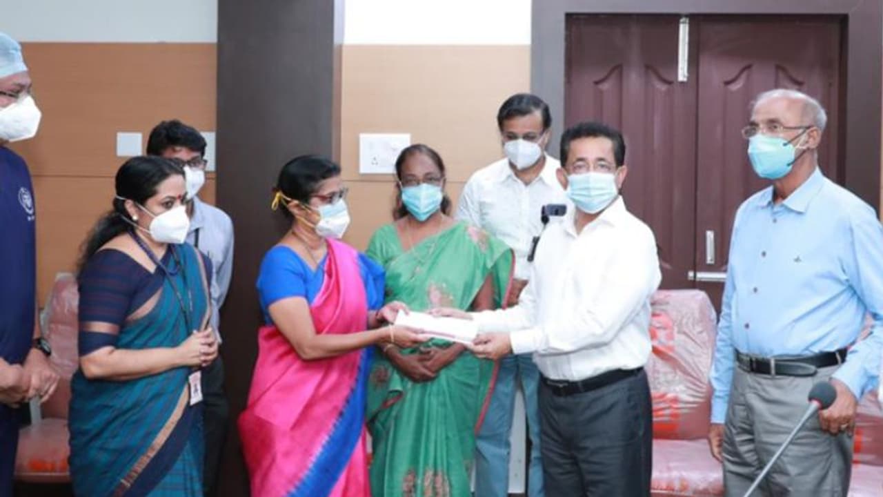 കൊവിഡ് പോരാട്ടത്തില് പങ്കാളിയായി ജോയ് ആലുക്കാസ് കൊവിഡ് പോരാട്ടത്തില് പങ്കാളിയായി ജോയ് ആലുക്കാസ്