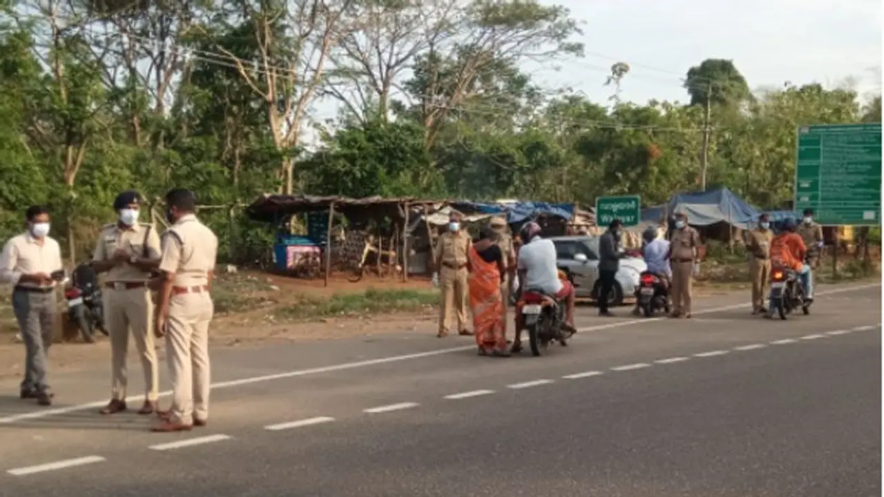 Weekend Curfew Tamilnadu : വാളയാർ അതിർത്തിയിൽ കടുത്ത നിയന്ത്രണം; ബസുകൾ സർവ്വീസ് നടത്തില്ല Weekend Curfew Tamilnadu : വാളയാർ അതിർത്തിയിൽ കടുത്ത നിയന്ത്രണം; ബസുകൾ സർവ്വീസ് നടത്തില്ല