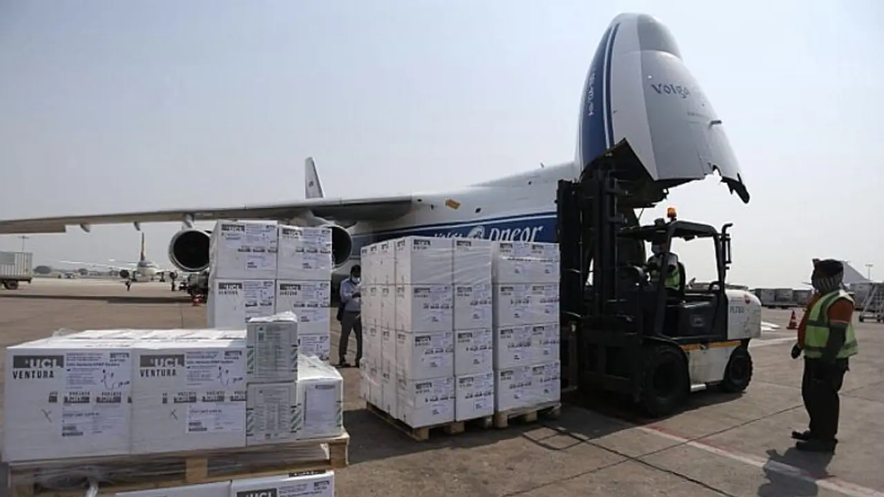 Antonov 124 with 3 oxygen plants and 1000 ventilators from UK lands in New Delhi Antonov 124 with 3 oxygen plants and 1000 ventilators from UK lands in New Delhi