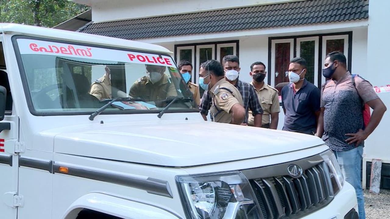 കട്ടപ്പനയിൽ എഴുപതുകാരി കൊല്ലപ്പെട്ട് ഒരുമാസം പിന്നിട്ടിട്ടും പ്രതിയെ പിടികൂടാനായില്ല കട്ടപ്പനയിൽ എഴുപതുകാരി കൊല്ലപ്പെട്ട് ഒരുമാസം പിന്നിട്ടിട്ടും പ്രതിയെ പിടികൂടാനായില്ല