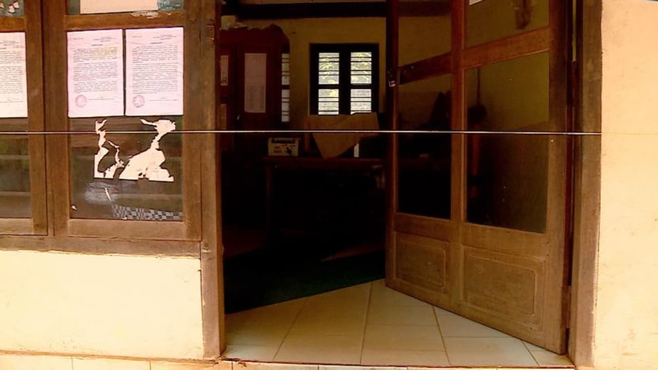 കണ്ണൂർ സെൻട്രൽ ജയിൽ ചപ്പാത്തി യൂണിറ്റിലെ കവർച്ച: എങ്ങുമെത്താതെ അന്വേഷണം കണ്ണൂർ സെൻട്രൽ ജയിൽ ചപ്പാത്തി യൂണിറ്റിലെ കവർച്ച: എങ്ങുമെത്താതെ അന്വേഷണം