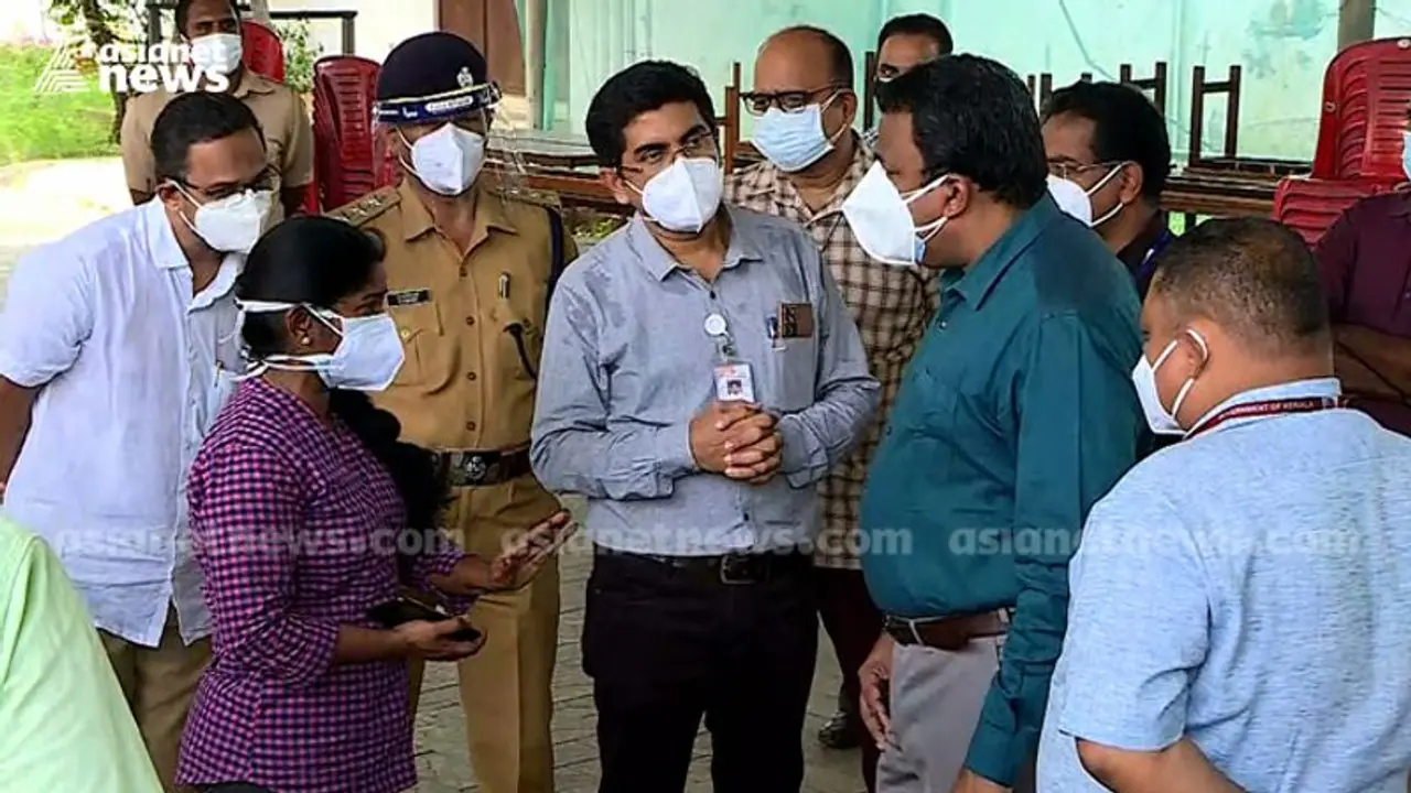 തൃശ്ശൂരിൽ കൊവിഡ് ചട്ടം ലംഘിച്ച് മൃതദേഹത്തിൽ മത ചടങ്ങ് നടത്തി, നടപടിയെടുത്ത് കളക്ടർ തൃശ്ശൂരിൽ കൊവിഡ് ചട്ടം ലംഘിച്ച് മൃതദേഹത്തിൽ മത ചടങ്ങ് നടത്തി, നടപടിയെടുത്ത് കളക്ടർ