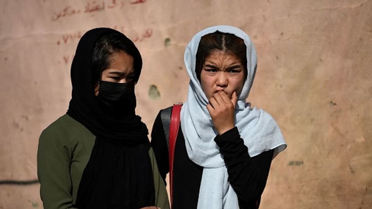 স্তব্ধ হয়েছে জীবন, হারিয়েছে স্বপ্ন, শুধুই দুঃস্বপ্ন তাড়া করছে আফগান মহিলাদের স্তব্ধ হয়েছে জীবন, হারিয়েছে স্বপ্ন, শুধুই দুঃস্বপ্ন তাড়া করছে আফগান মহিলাদের