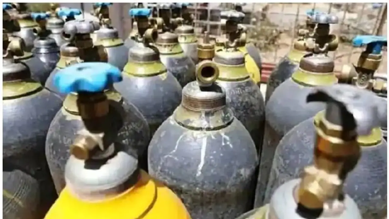 తమిళనాడు ఆంక్షలు: తిరుపతి స్విమ్స్ కు ఆక్సిజన్ కొరత లేదన్న కలెక్టర్