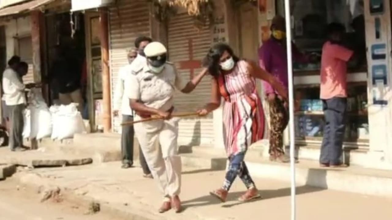 ಬಲಪ್ರಯೋಗ ಮಾಡದಂತೆ ಪೊಲೀಸರಿಗೆ ಖಡಕ್ ಸೂಚನೆ ಬಲಪ್ರಯೋಗ ಮಾಡದಂತೆ ಪೊಲೀಸರಿಗೆ ಖಡಕ್ ಸೂಚನೆ