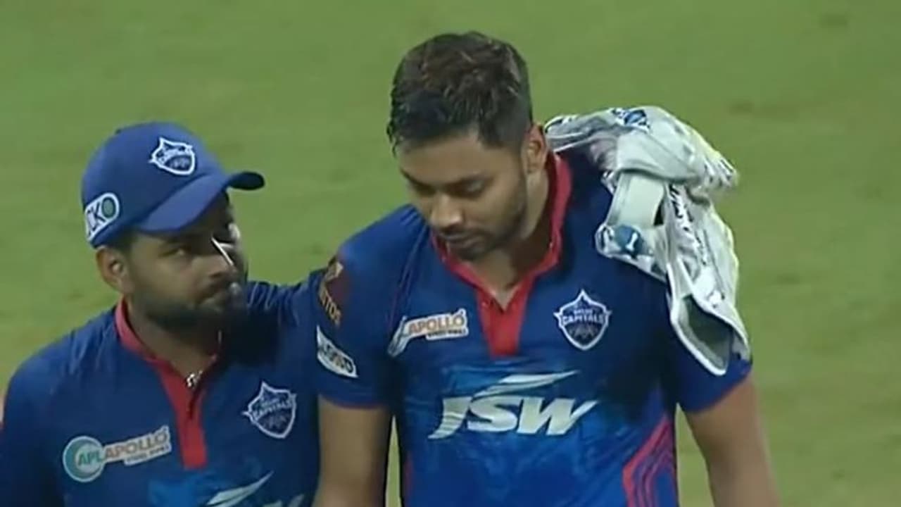 பலபேரை அவுட்டாக்க ஐடியா கொடுத்தவர் தல தோனி..! அவரையே அவுட்டாக்க வியூகம் வகுத்து கொடுத்த ரிஷப் பண்ட் பலபேரை அவுட்டாக்க ஐடியா கொடுத்தவர் தல தோனி..! அவரையே அவுட்டாக்க வியூகம் வகுத்து கொடுத்த ரிஷப் பண்ட்