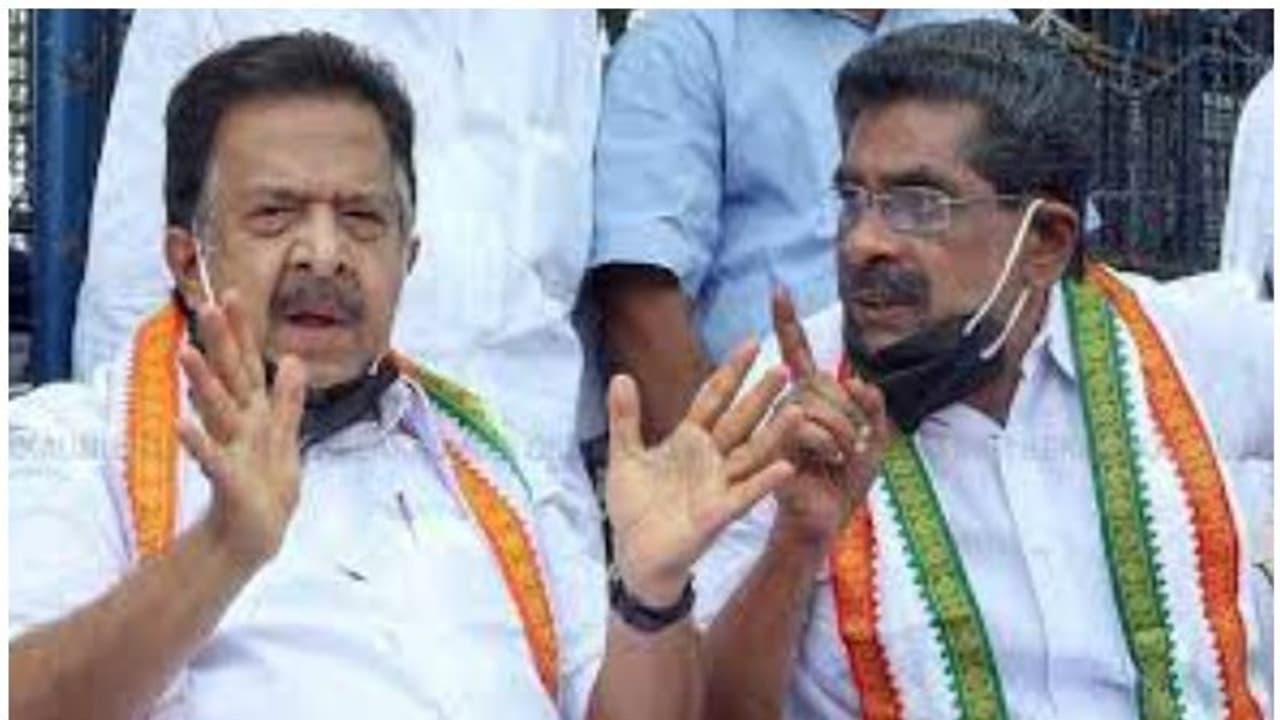 കെപിസിസി പ്രസിഡന്റിനെയും പ്രതിപക്ഷ നേതാവിനെയും മാറ്റണം; സോണിയാ ഗാന്ധിക്ക് കത്തയച്ച് യൂത്ത് കോൺഗ്രസ് കെപിസിസി പ്രസിഡന്റിനെയും പ്രതിപക്ഷ നേതാവിനെയും മാറ്റണം; സോണിയാ ഗാന്ധിക്ക് കത്തയച്ച് യൂത്ത് കോൺഗ്രസ്