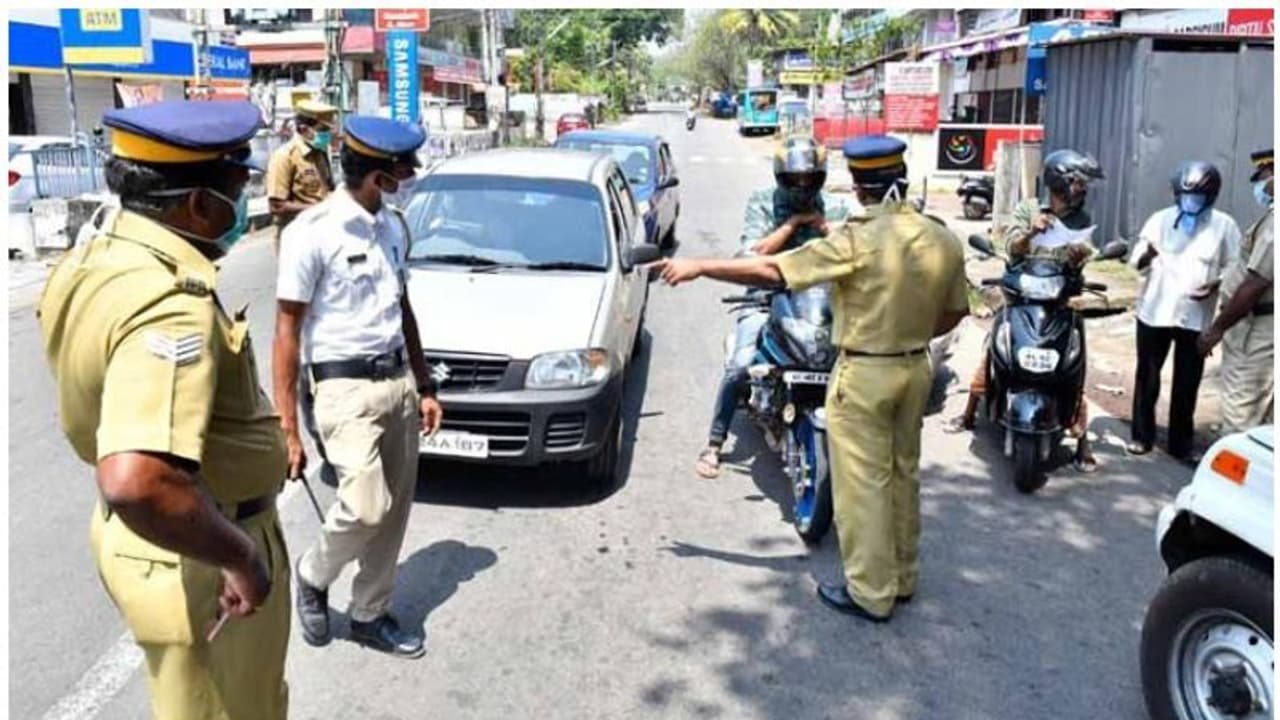 Covid kerala : എന്തൊക്കെയാണ് ഇന്നത്തെ നിയന്ത്രണങ്ങളും ഇളവുകളും; അറിയാം Covid kerala : എന്തൊക്കെയാണ് ഇന്നത്തെ നിയന്ത്രണങ്ങളും ഇളവുകളും; അറിയാം