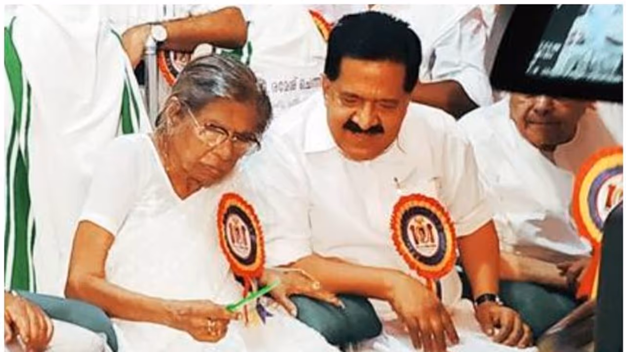 എപ്പോഴും പാവങ്ങൾക്ക് വേണ്ടി ജീവിച്ചു; ഒരമ്മയുടെ സ്ഥാനമാണ് ഗൗരിയമ്മയ്ക്കുള്ളത് ; രമേശ് ചെന്നിത്തല എപ്പോഴും പാവങ്ങൾക്ക് വേണ്ടി ജീവിച്ചു; ഒരമ്മയുടെ സ്ഥാനമാണ് ഗൗരിയമ്മയ്ക്കുള്ളത് ; രമേശ് ചെന്നിത്തല