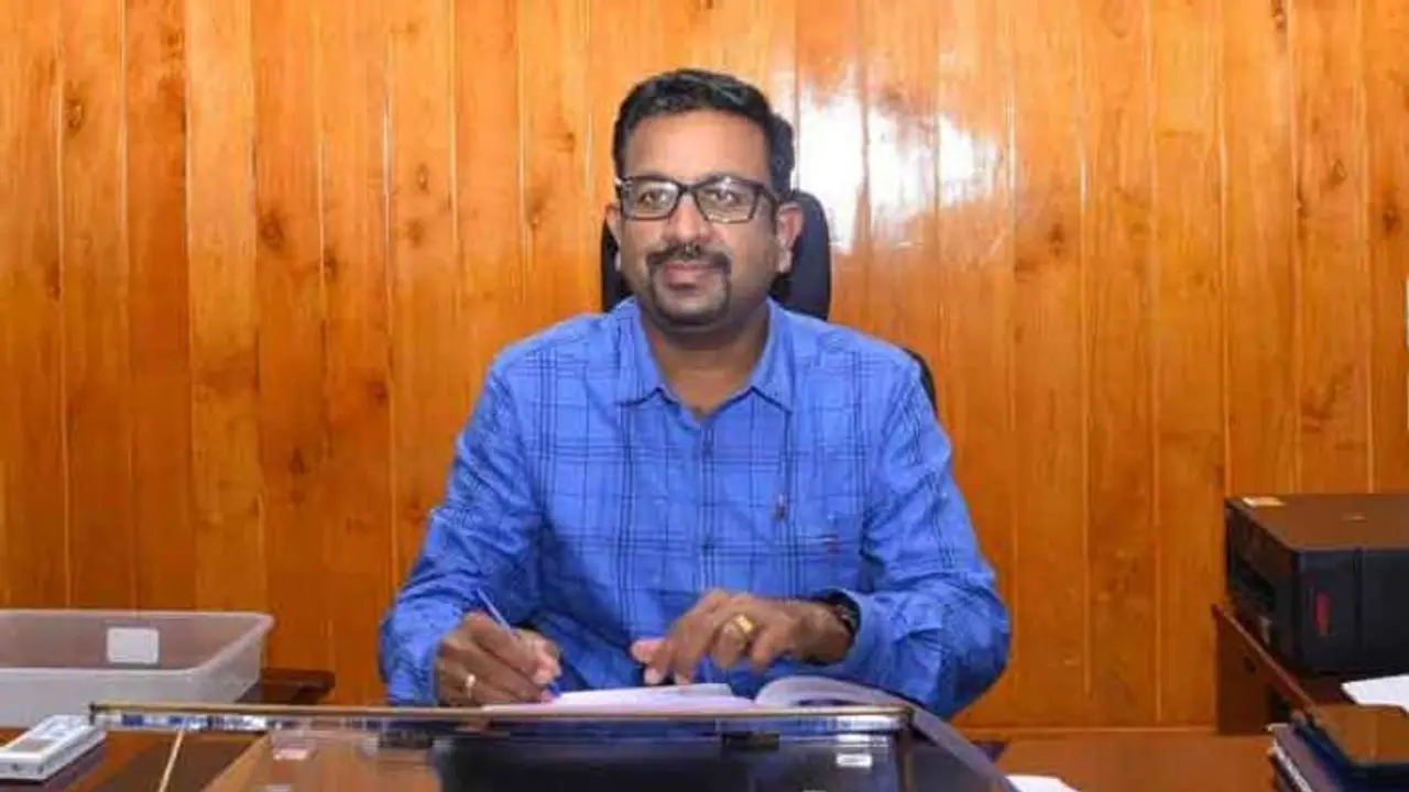 கொரோனாவுக்கு எதிராக போராடிய ராமநாதபுரம் மாவட்ட ஆட்சியருக்கு தொற்று.. தனியார் மருத்துவமனையில் தீவிர சிகிச்சை.! கொரோனாவுக்கு எதிராக போராடிய ராமநாதபுரம் மாவட்ட ஆட்சியருக்கு தொற்று.. தனியார் மருத்துவமனையில் தீவிர சிகிச்சை.!