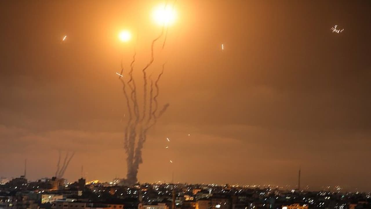 യുദ്ധക്കളമായി ഇസ്രയേൽ പാലസ്തീൻ അതിർത്തി: ഗാസയിൽ വ്യോമാക്രമണത്തിൽ 36 മരണം യുദ്ധക്കളമായി ഇസ്രയേൽ പാലസ്തീൻ അതിർത്തി: ഗാസയിൽ വ്യോമാക്രമണത്തിൽ 36 മരണം