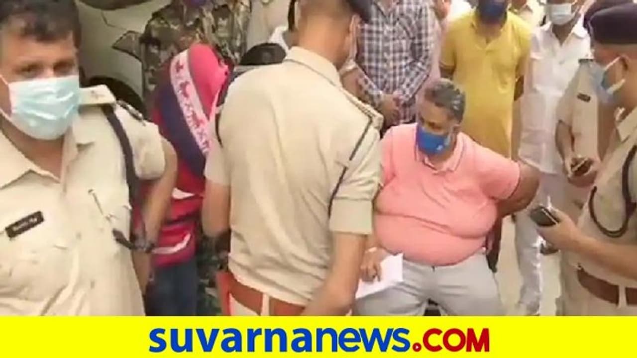 ಲಾಕ್ಡೌನ್ ಇದ್ರೂ ಮುಗಿಯದ ತಿರುಗಾಟ, ಮಾಜಿ ಸಂಸದ ಅರೆಸ್ಟ್! ಲಾಕ್ಡೌನ್ ಇದ್ರೂ ಮುಗಿಯದ ತಿರುಗಾಟ, ಮಾಜಿ ಸಂಸದ ಅರೆಸ್ಟ್!