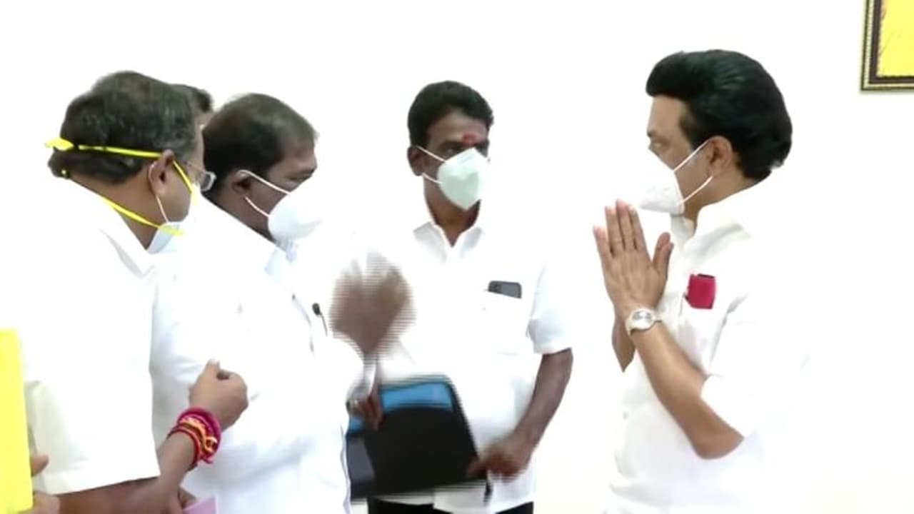 ஸ்டாலின் நிழல்தேடி ஒதுங்கும் பாமக.. கோ.க. மணியை தூது அனுப்பிய ராமதாஸ்..?? ஸ்டாலின் நிழல்தேடி ஒதுங்கும் பாமக.. கோ.க. மணியை தூது அனுப்பிய ராமதாஸ்..??