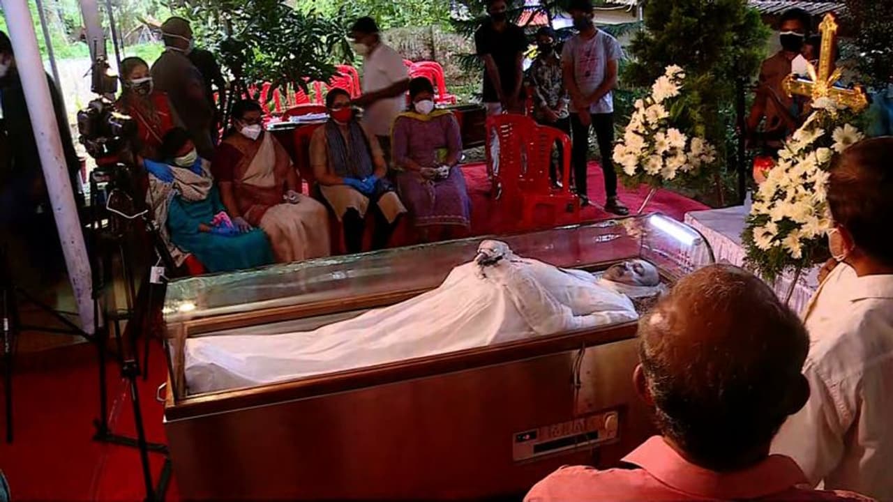 ഡെന്നിസ് ജോസഫിന്റെ മൃതദേഹം സംസ്കരിച്ചു ഡെന്നിസ് ജോസഫിന്റെ മൃതദേഹം സംസ്കരിച്ചു