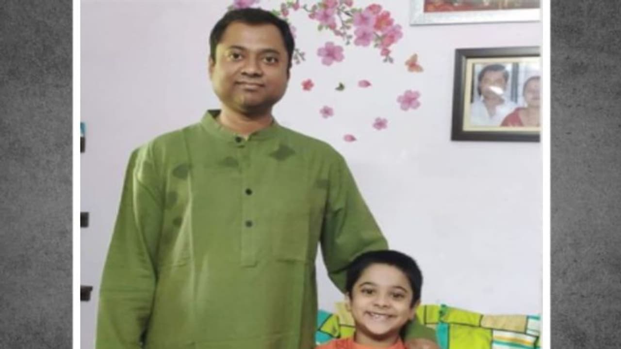 IIT के असिस्टेंट रजिस्ट्रार ने लगाई फांसी, डेढ़ साल के बेटे की कोरोना रिपोर्ट पॉजिटिव आने से थे दुखी IIT के असिस्टेंट रजिस्ट्रार ने लगाई फांसी, डेढ़ साल के बेटे की कोरोना रिपोर्ट पॉजिटिव आने से थे दुखी