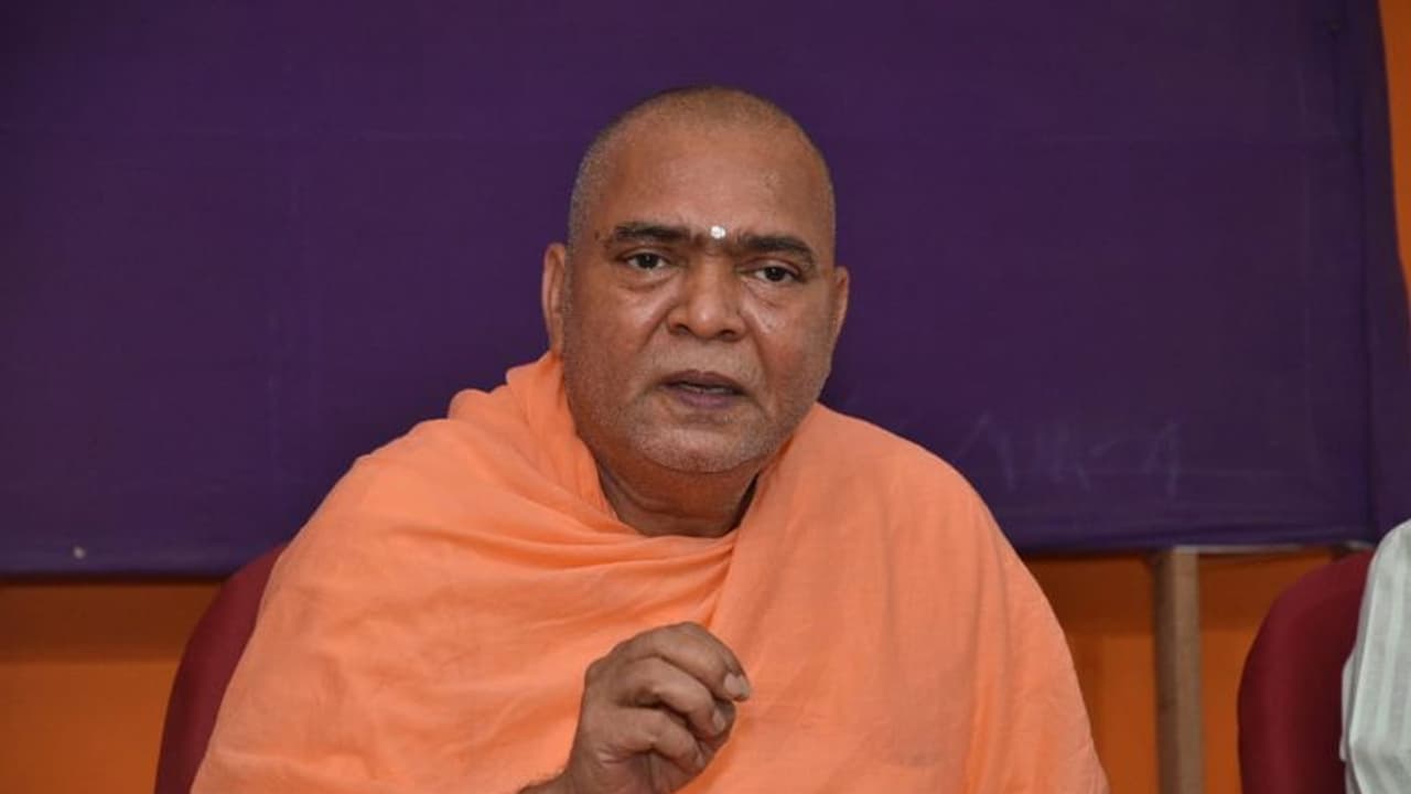 ನಿಡುಮಾಮಿಡಿ ಶ್ರೀಗೆ ಕೊರೋನಾ ದೃಢ: ಹೊಸ ಉತ್ತರಾಧಿಕಾರಿ ನೇಮಕಕ್ಕ ಪತ್ರ ಬರೆದ ಸ್ವಾಮೀಜಿ ನಿಡುಮಾಮಿಡಿ ಶ್ರೀಗೆ ಕೊರೋನಾ ದೃಢ: ಹೊಸ ಉತ್ತರಾಧಿಕಾರಿ ನೇಮಕಕ್ಕ ಪತ್ರ ಬರೆದ ಸ್ವಾಮೀಜಿ