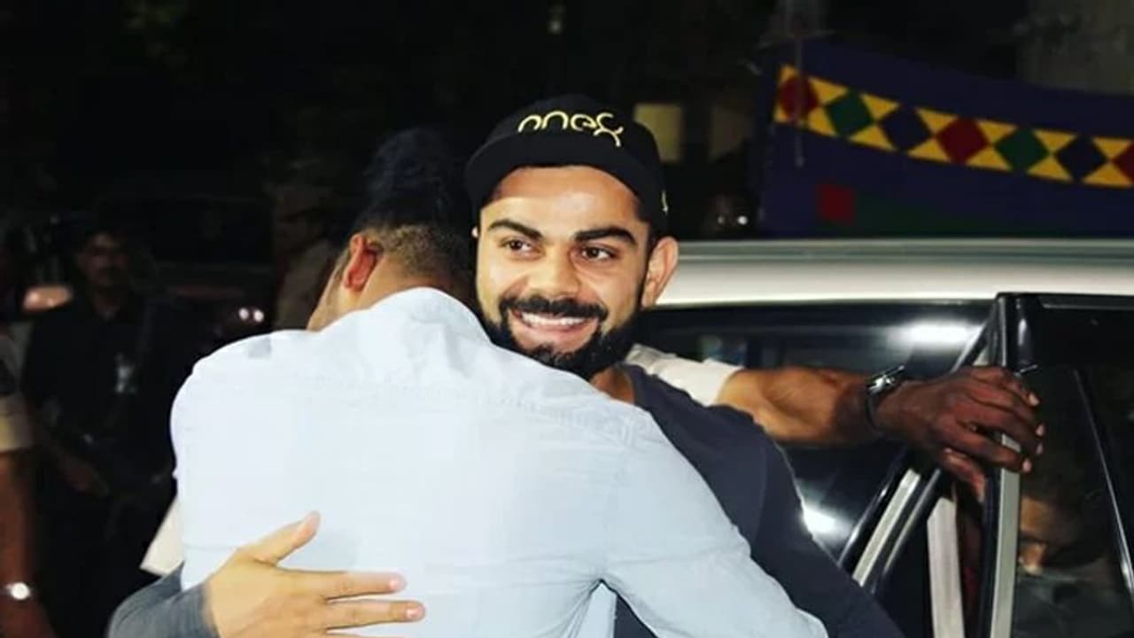 Mohammed Siraj : ജീവിതത്തിലെ ഏറ്റവും മികച്ച സര്പ്രൈസ്! കോലി വീട്ടില് വന്നതിലെ ട്വിസ്റ്റ് പറഞ്ഞ് സിറാജ് Mohammed Siraj : ജീവിതത്തിലെ ഏറ്റവും മികച്ച സര്പ്രൈസ്! കോലി വീട്ടില് വന്നതിലെ ട്വിസ്റ്റ് പറഞ്ഞ് സിറാജ്